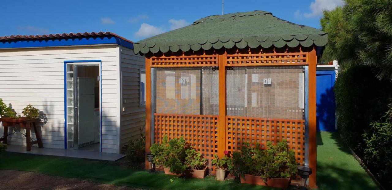 En Finca Las Dunas Dos Chalets Con Jacuzzis En Primera Linea De Playa , Uno De 4 Dormitorios Y Otro De 2 Dormitorios, Llama Al Seiscientos Veintisiete Cuatrocientos Diecisiete Trescientos Noventa Y Ocho Rota Ngoại thất bức ảnh