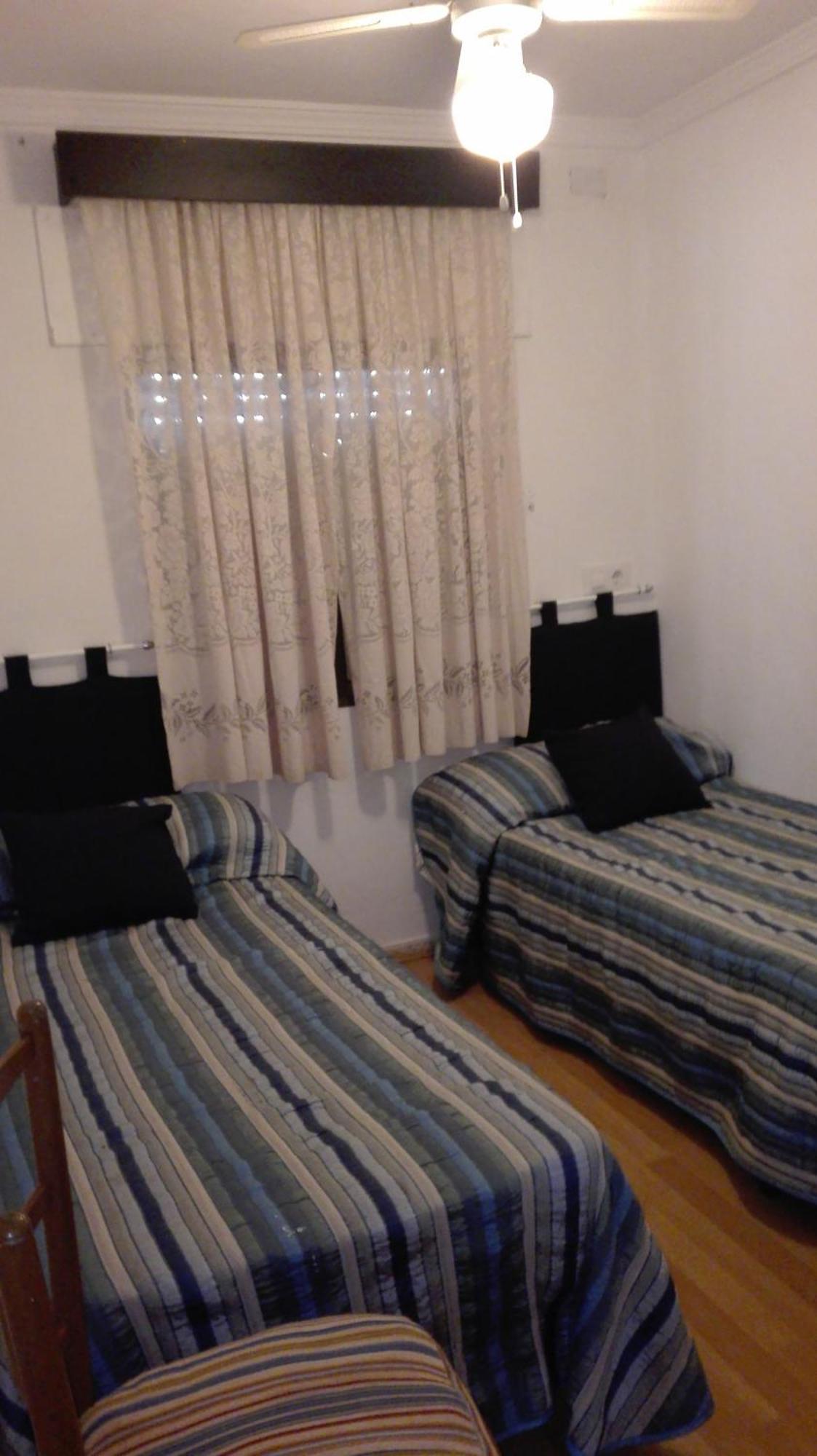 En Finca Las Dunas Dos Chalets Con Jacuzzis En Primera Linea De Playa , Uno De 4 Dormitorios Y Otro De 2 Dormitorios, Llama Al Seiscientos Veintisiete Cuatrocientos Diecisiete Trescientos Noventa Y Ocho Rota Ngoại thất bức ảnh
