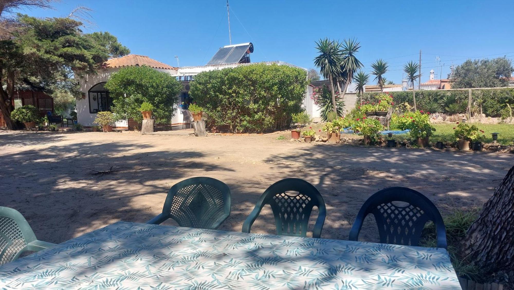 En Finca Las Dunas Dos Chalets Con Jacuzzis En Primera Linea De Playa , Uno De 4 Dormitorios Y Otro De 2 Dormitorios, Llama Al Seiscientos Veintisiete Cuatrocientos Diecisiete Trescientos Noventa Y Ocho Rota Ngoại thất bức ảnh