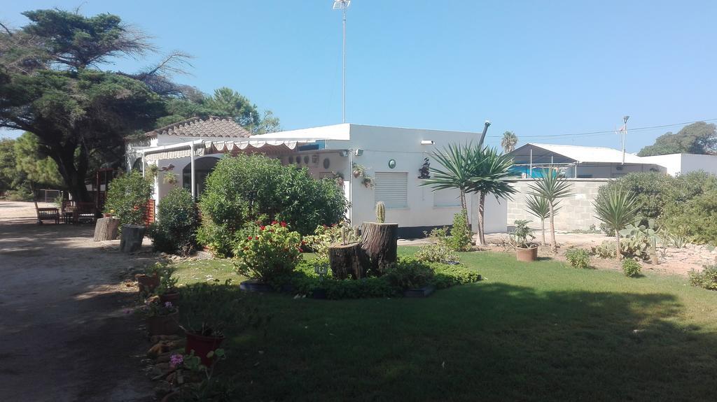 En Finca Las Dunas Dos Chalets Con Jacuzzis En Primera Linea De Playa , Uno De 4 Dormitorios Y Otro De 2 Dormitorios, Llama Al Seiscientos Veintisiete Cuatrocientos Diecisiete Trescientos Noventa Y Ocho Rota Ngoại thất bức ảnh