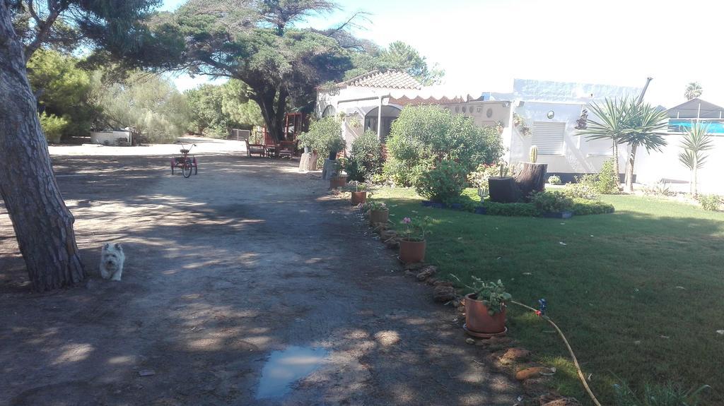 En Finca Las Dunas Dos Chalets Con Jacuzzis En Primera Linea De Playa , Uno De 4 Dormitorios Y Otro De 2 Dormitorios, Llama Al Seiscientos Veintisiete Cuatrocientos Diecisiete Trescientos Noventa Y Ocho Rota Ngoại thất bức ảnh